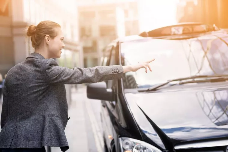 Réserver taxi 7 places pas cher pour aller à aéroport Charleroi Bruxelles Sud, Douai, DN Driver
